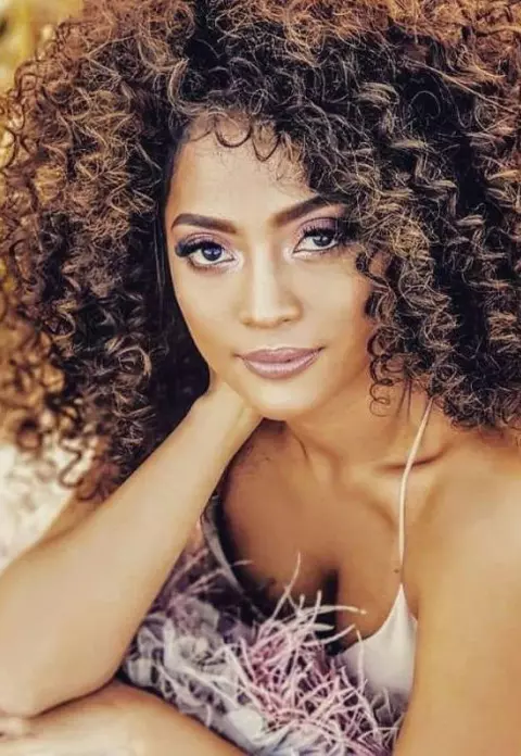 Cum a învățat filipineza Bella Santiago limba română, în doar trei ani. Câștigătoarea X Factor 2018 are o ambiție de invidiat!