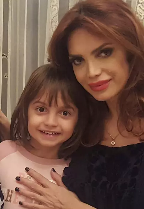 E mamă cu normă întreagă! Cum s-a descurcat Cristina Spătar cu copiii în prima zi de școală