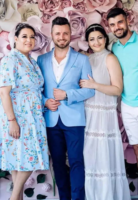 Oana Roman, foc şi pară la botezul fiicei Gabriela Cristea: “Stau ca proasta în drum, într-o parcare goală!” / Atenţie, declaraţii dure!