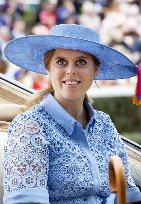 Prinţesa Beatrice, nepoata reginei Elizabeth a II-a, şi milionarul Edoardo Mozzi s-au logodit. Când va fi nunta