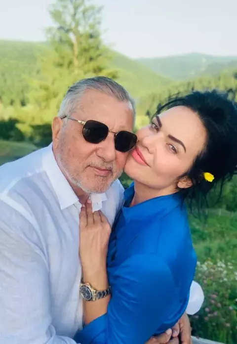 Ioana Simion îi bate obrazul lui Ilie Năstase: „Fostul soţ îmi cumpăra mereu genţi, diamante şi maşini!”