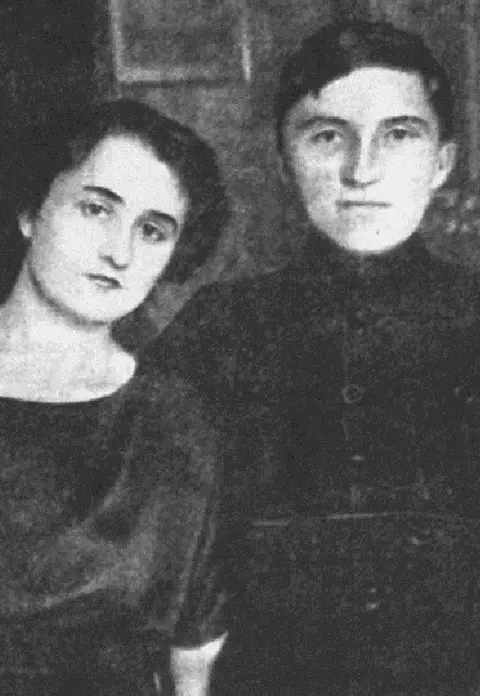 George Topîrceanu și Otilia Cazimir, o dragoste născută în casa lui Sadoveanu, încheiată cu lacrimi și scandal / I-a salvat și amantele, din iubire!