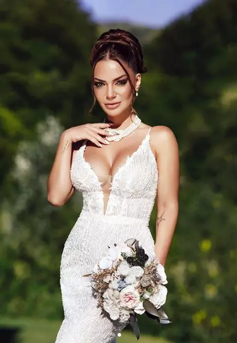 Andreea Antonescu a acceptat cererea în căsătorie de rușine. Traian Spak aranjase ca totul să fie perfect: ”Nu am putut să fiu rea”