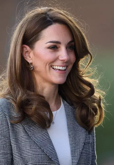 Kate Middleton s-a afișat în ținuta office perfectă! Ce pantofi nu trebuie să-ți lipsească din garderobă