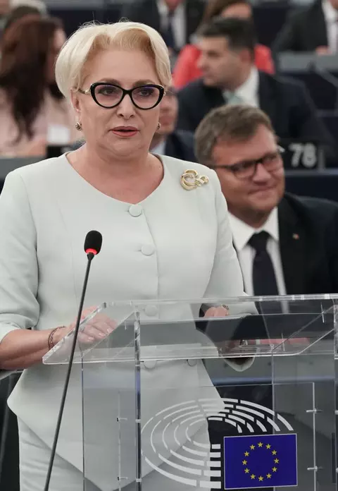 Ce studii are, de fapt, Viorica Dăncilă. S-a spus că este o simplă profesoară din Videle, dar realitatea este alta!