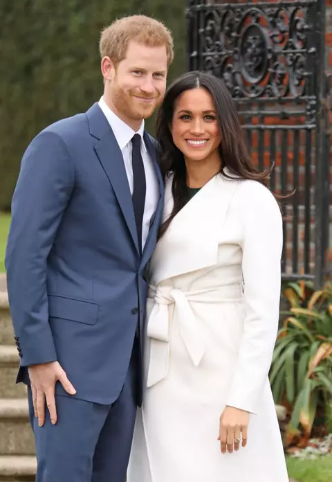 Meghan Markle și Prințul Harry renunţă la rangul de membri „seniori” ai familiei regale britanice. Au luat decizia fără să se consulte cu regina