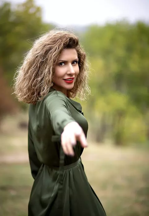 Carmen Brumă s-a pozat în lenjerie intimă pe balcon, la munte. Nu toți au fost de acord cu această apariție incendiară. „Nu deveni Răduleasca!”