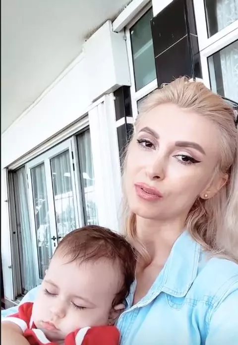 Andreea Bălan a ajuns de urgență la spital, în Mauritius, cu fetița de 10 luni: ”Au anesteziat-o și i-au pus perfuzia în tâmplă”