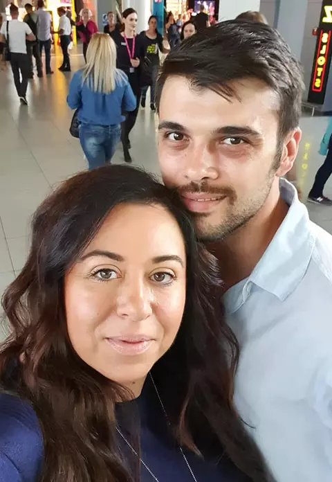 Oana Roman și Marius Elisei s-au împăcat. S-au sărutat la TV și i-a zis că o iubește