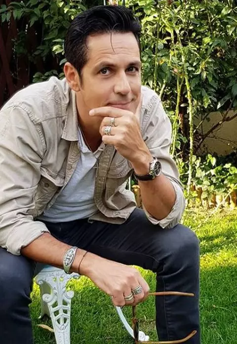 Juratul X Factor Ștefan Bănică, revoltat de restricțiile COVID-19 impuse artiștilor: "Teatru nu putem juca, dar oamenii pot să meargă în restaurante sau biserici!"