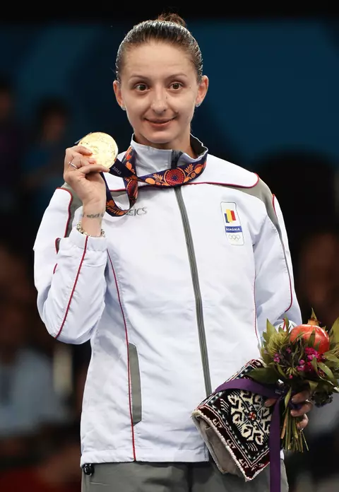 E din nou nr. 1 mondial! Scrimera Ana Maria Popescu (ex Brânză) era poreclită în copilările „Brânzici”: „Mergeam acasă supărată că râd colegii de mine”