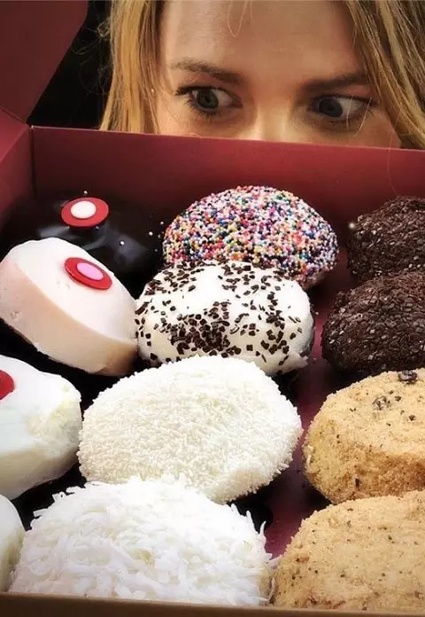 7 trucuri ca să scapi de pofta de dulce și de fast food