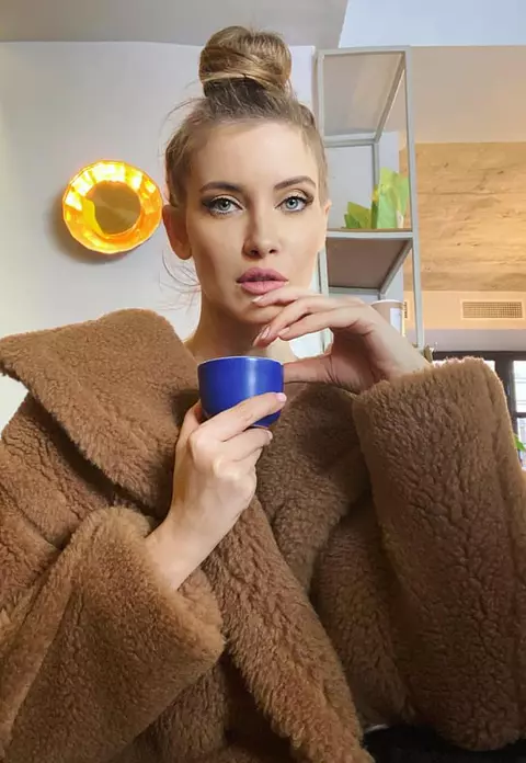 Imaginea cu Iulia Albu care a stârnit un val de controverse. Cum arată vedeta după ce și-a pus extensii