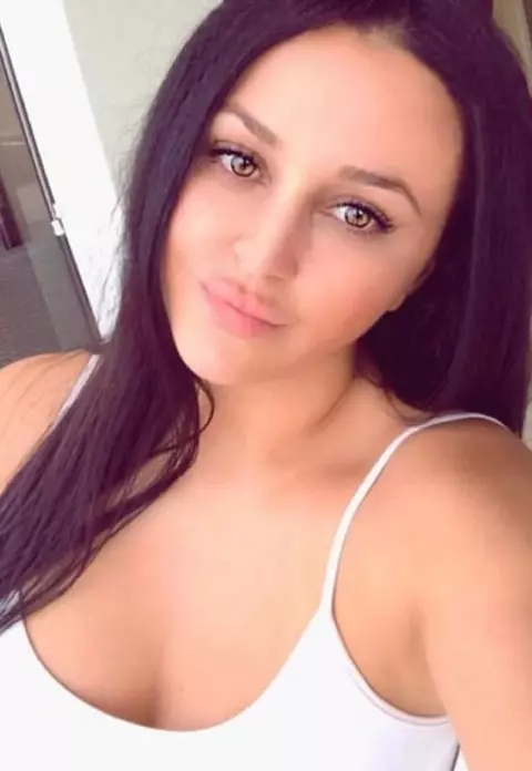Românca Andrea Abeli, posesoarea celui mai sexy posterior, exclusă de pe Instagram din cauza fotografiilor indecente! Tânăra câștiga 1,5 milioane de dolari pe an