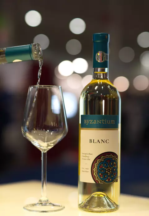 (P) Prețuirea feminității în fiecare picătură de vin