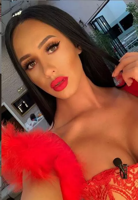 După divorțul de Bianca Drăgușanu, Alex Bodi este alinat de Ella de la Puterea Dragostei. Concurenta de la Kanal D vorbește despre relația cu afaceristul: ”Îmi este un om drag”