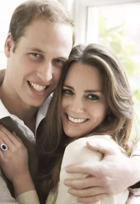 Kate Middleton și Prințul William au dat publicității fotografii de familie pe care le-au ascuns, până acum. Imaginile sunt adorabile!
