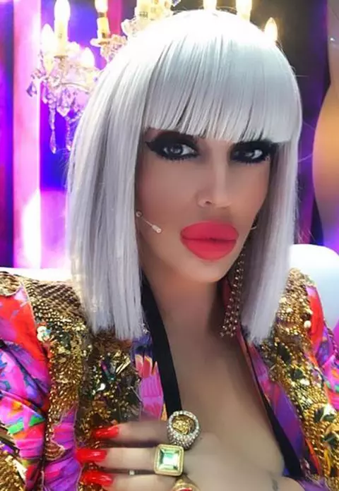 Raluca Bădulescu, complet nemachiată. Cum arată vedeta fără machiajul strident