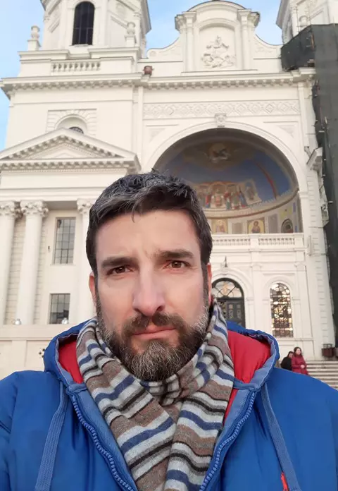 Actorul Silviu Biriș critică decizia autoritățior din perioada stării de urgență: "Închizând bisericile, închideți «Spitalele Sufletelor». Lăsați-L și pe Dumnezeu să lucreze!"