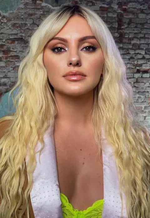 Alexandra Stan se află în izolare de 8 săptămâni: "Am devenit expertă la gătit pâine și covrigi". Care e cea mai mare teamă a solistei în timpul pandemiei de coronavirus / INTERVIU