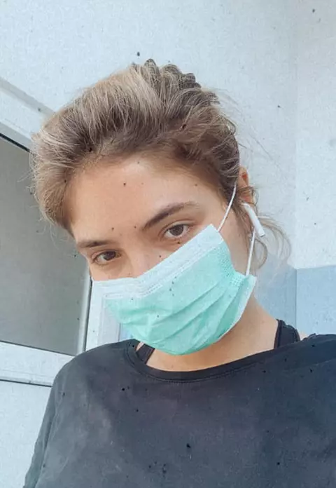 O tânără de 24 de ani din București, testată pozitiv cu COVID-19, este lăsată în spital fără tratament de 3 zile: ”Sunt pacientul care se tratează cu nimic?”