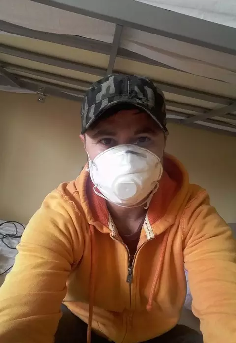 Un concurent de la „Vocea României” e suspect de COVID-19 și se află în izolare într-un centru de carantină, în incinta unui liceu: „La intrarea în internat este mizerie. Focar de infecție”