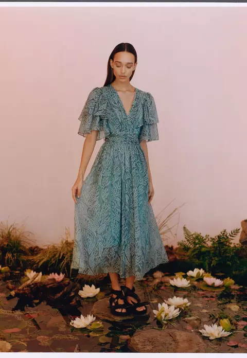 În această primăvară se poartă imprimeul floral! Reserved a lansat colectia RE.DESIGN - feminină, romantică, inspirată de Ophelia lui Shakespeare