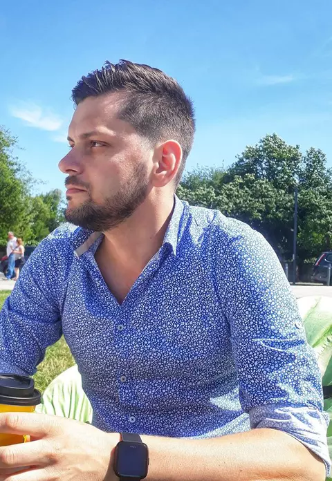 Un tânăr din Cluj, bolnav de COVID-19, vorbește despre experiența sa cu virusul care l-a ținut 28 de zile în spital: "Am simţit pe pielea mea cât de parşiv este acest virus"