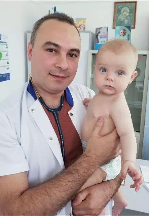 Eroii sunt printre noi! Dr. Felix Georgescu, pediatrul din Moreni care face Rai și din ce nu are: "Cea mai mare achiziţie în vremuri dificile ca acestea este Omul. Omul bun şi săritor!"/ EXCLUSIV
