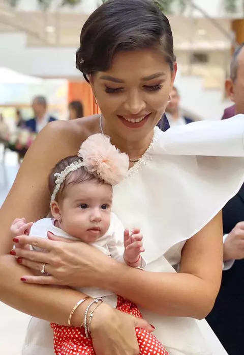 Alina Pușcaș și-a botezat fetița de 10 luni, în secret. Primele imagini de la creștinarea lui Iris: "Am fost doar 14 persoane"
