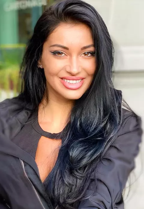 După 15 ani de stat în chirie, Elena Ionescu își cumpără casă cu banii de la Survivor: ”Nu am avut ocazia să strâng atât de mulţi bani”