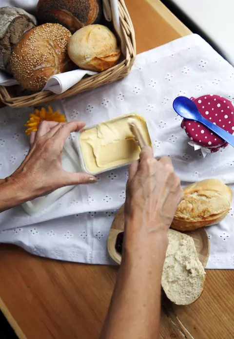 (P) Mâncatul pe timp de pandemie - 9 din 10 români au gătit în timp ce numai 2 din 10 au comandat mâncare