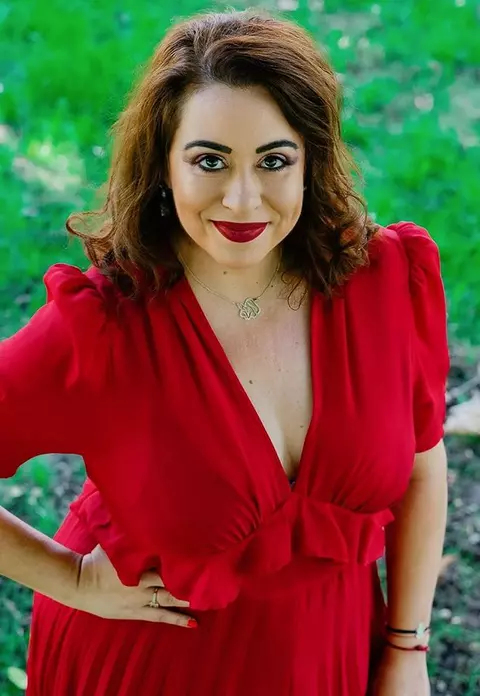 Oana Roman surprinde din nou! După ce a slăbit spectaculos, vedeta și-a făcut o intervenție estetică la nivelul feței: ”Nu este rezultatul final”