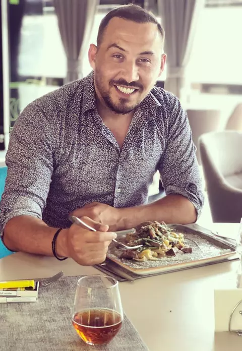 Ștefan Stan și-a făcut implant de păr. Cum arată artistul acum: ”Fotografiile vorbesc de la sine”