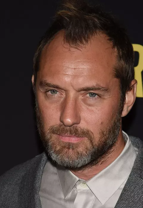 Jude Law și fiul său cel mare joacă împreună într-un film! Rafferty e leit tatăl lui, în tinerețe