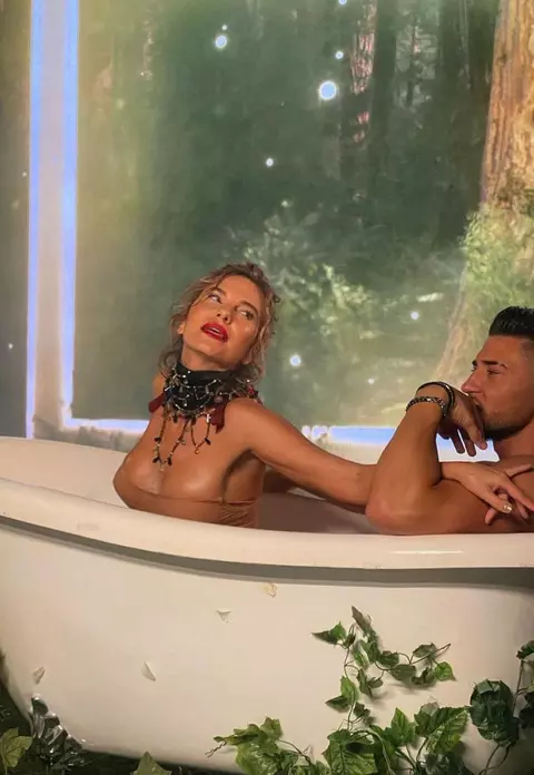 Anna Lesko, în cadă cu Bogdan Mocanu de la Puterea Dragostei! "Urmează orgasm auditiv și vizual!"