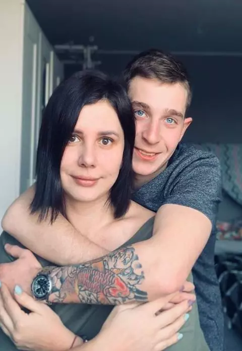 Bloggerița care s-a măritat cu fiul ei vitreg, mai mic cu 14 ani, a născut! Cum arată fetița lor