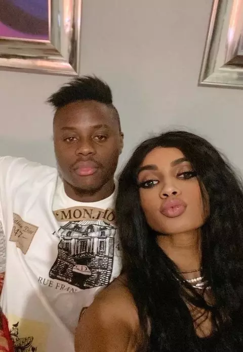 Laurette a uitat scandalul de la hotel, când a fost bătută. A plecat la Paris cu logodnicul fotbalist