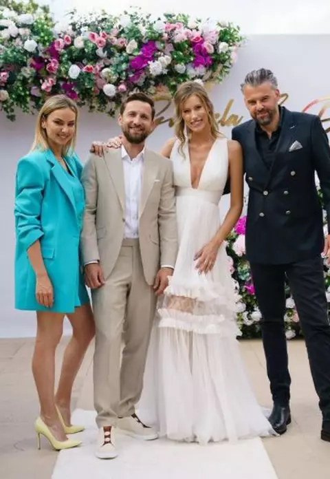 De ce au lipsit Dani Oțil și Gabriela Prisăcariu de la nunta nașilor lor, Roxana Ionescu și Tinu Vidaicu