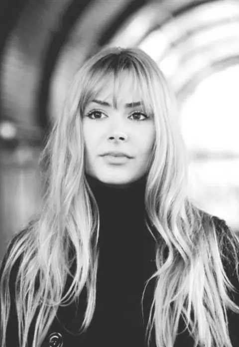Cum arată și cu ce se ocupă Kitty Cepraga la 20 de ani după ce a părăsit România. S-a despărțit de soț și este mamă