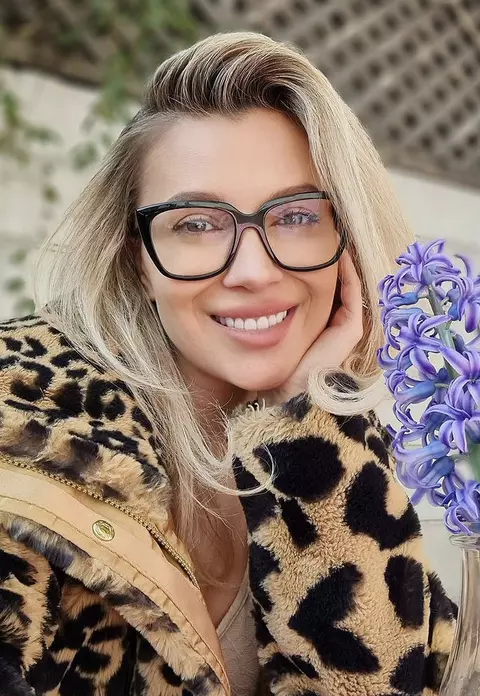 Lora debutează în actorie. Ce rol are în filmul „Pup-o, mă! 2 - Mireasa nebună”