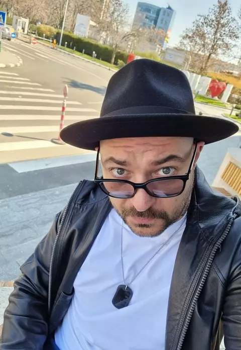 Cristian Mitrea: „Luam numai 9 și 10 la română, învățam câte 15 referate”