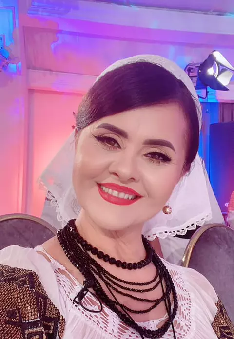 Niculina Stoican are rate de 6000 de lei pe lună! Ce venituri are artista