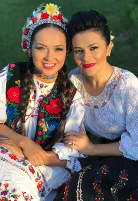 Ce relație există între Olguța Berbec și Vlăduța Lupău. Artistele sunt rude