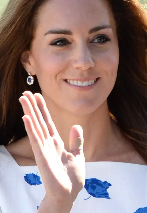 De ce apare Kate Middleton cu degetele bandajate mereu. Boala de care ar putea suferi Ducesa de Cambridge