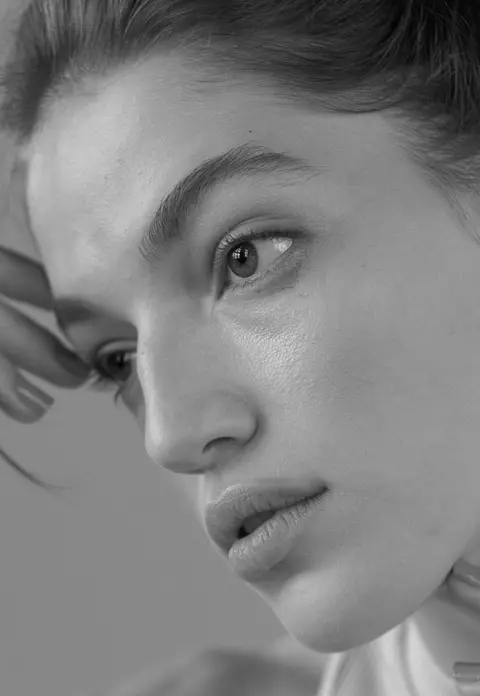 Tu știi care sunt principalele beneficii în întreținerea pielii pe care ar trebui să le cauți în produsele cosmetice?