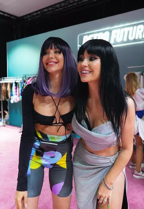 BelHer, cel mai cunoscut brand de peruci din România, a participat alături de Retro Future Babe la Neversea, Electric Castle și Untold. Un spectacol despre versatilitate la cele mai importante festivaluri din țară.