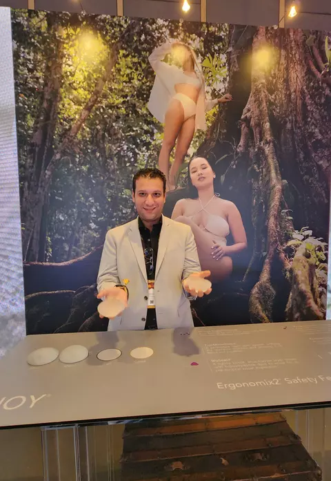 Medicul estetician Pascal Dameh va fi prezent în Thailanda la cel de-al VII-lea Simpozion Mondial despre Implanturi Ergonomice. Chirurgul este reprezentant al României la cel mai important eveniment al anului din lumea medicală.