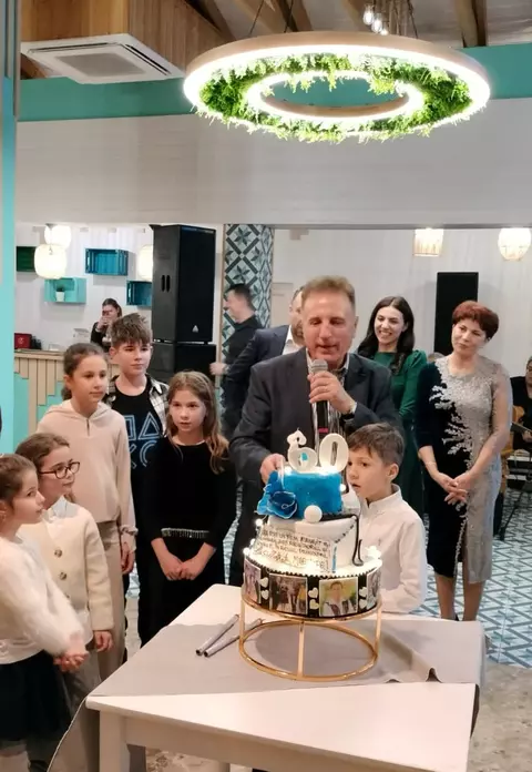 Constantin Enceanu a împlinit 60 de ani: ”Cel mai important cadou a venit din partea familiei”. Ce surpriză i-au făcut fiica și ginerele lui / EXCLUSIV
