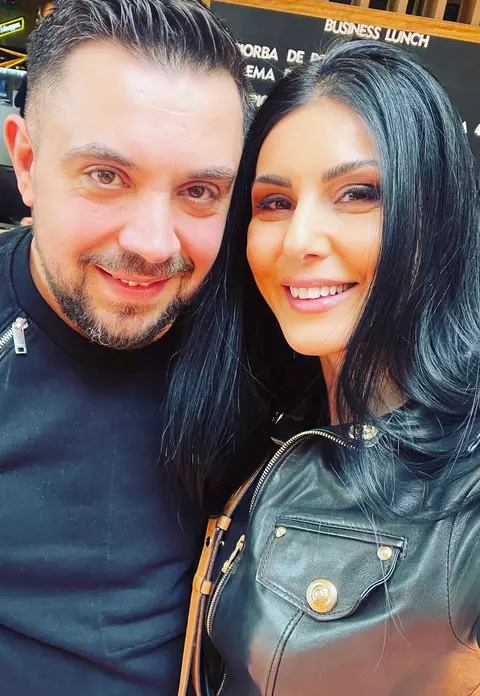 ”Mama era bolnavă. A avut cancer. Nu a știut de el. A venit să mă vadă pe mine la Salonic...” Ce a dezvăluit Mihalis Dumitrache de la Etno TV despre cea mai grea perioadă a vieții lui / EXCLUSIV
